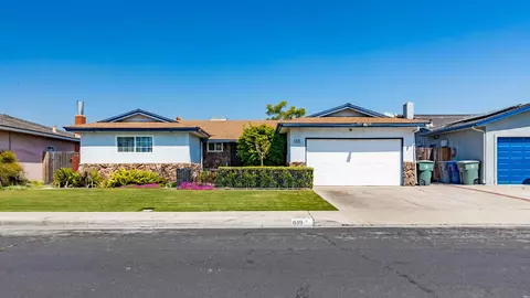 619 W Ashcroft Ave, Clovis, CA 93612