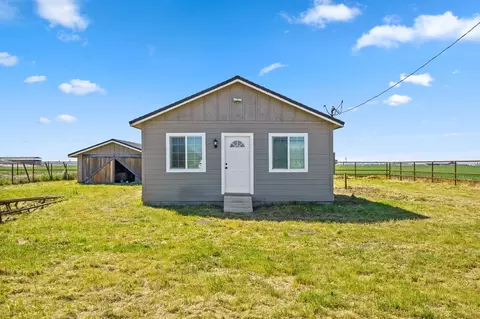 10434 1 12 Ave, Hanford, CA 93230