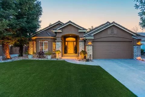 822 N Mcarthur Ave, Clovis, CA 93611