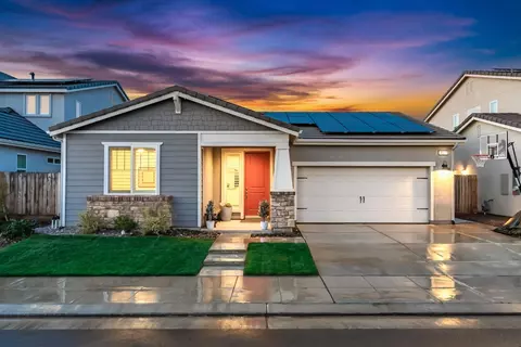 4077 Beverly Ave, Clovis, CA 93619