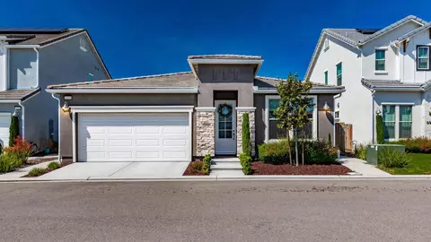 11401 N Via Campagna Dr, Fresno, CA 93730