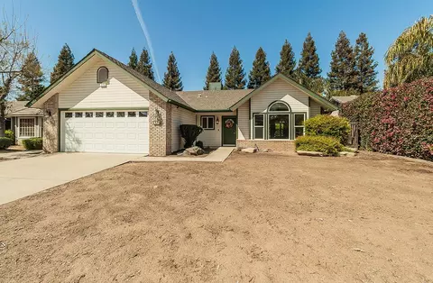 376 E Carob Ave, Reedley, CA 93654