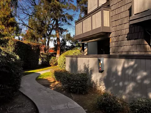 4860 E Lane Ave #102, Fresno, CA 93727
