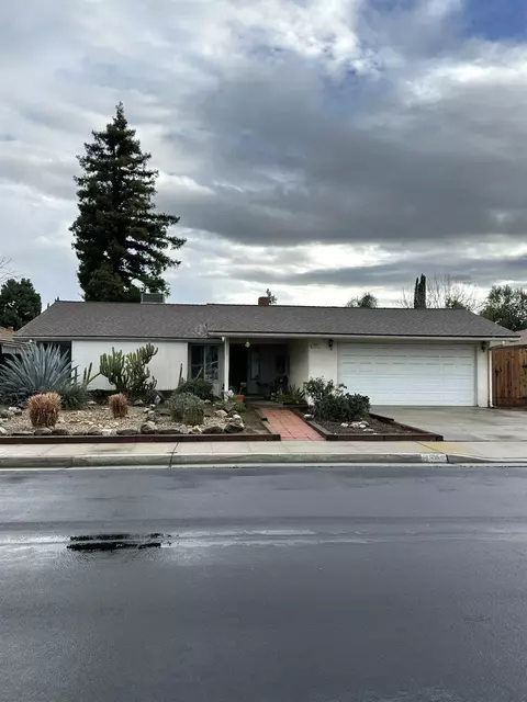 1582 Portals Ave, Clovis, CA 93611