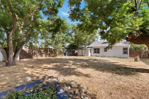 Exterior - 4139 E Hedges Ave, Fresno, CA 93703 photo 5 of 7