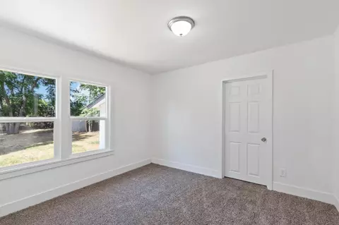 Bedroom - 4139 E Hedges Ave, Fresno, CA 93703 photo 3 of 6
