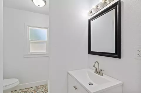 Bath - 4139 E Hedges Ave, Fresno, CA 93703 photo 2 of 2