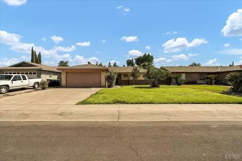 2939 W Country, Visalia, CA 93277