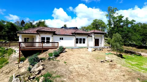30748 Titan Dr, Coarsegold, CA 93614