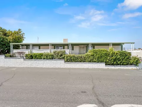 1724 Minnewawa #184, Clovis, CA 93612