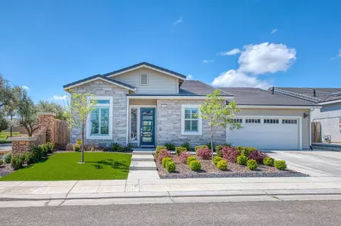 736 Huntington Ave S, Madera, CA 93636