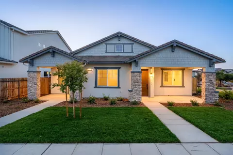 272 Peters Rd S, Madera, CA 93636