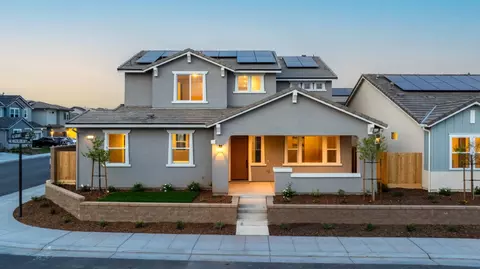 256 Huckleberry Ln S, Madera, CA 93636