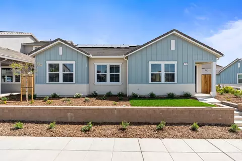 276 Huckleberry Ln S, Madera, CA 93636