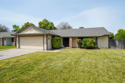 2962 Sylmar Ave, Clovis, CA 93612
