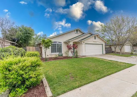 645 Walton Ave, Sanger, CA 93657
