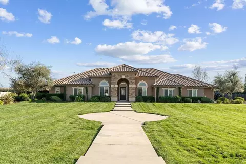 13765 Serrano Pl, Hanford, CA 93230