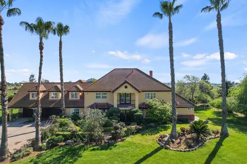 5373 N Mendocino Ave, Clovis, CA 93619