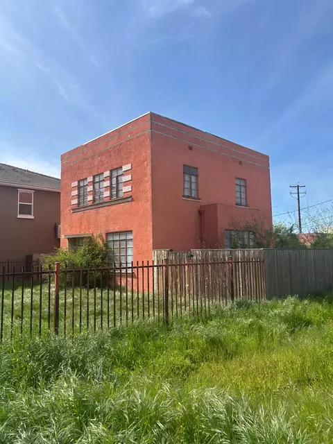 2235 San Joaquin St, Fresno, CA 93721