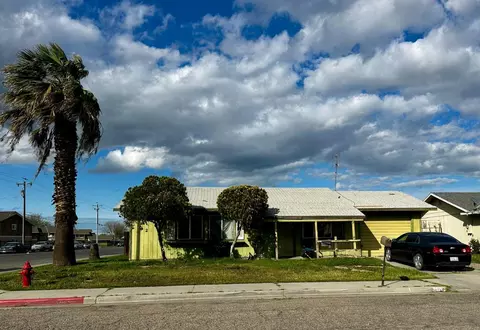 203 J St, Mendota, CA 93640