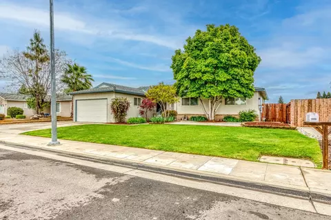 1898 Keats Ave, Clovis, CA 93611
