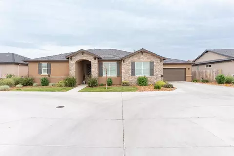 3017 Dorset St, Tulare, CA 93274