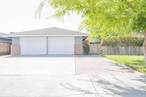2720 Sunnyside, Clovis, CA 93611