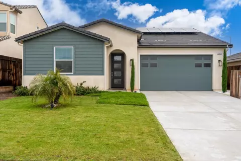 3345 Las Rosas Ave, Clovis, CA 93619