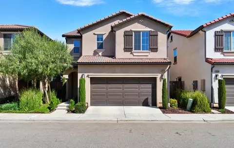 6220 E Sydney Dr, Fresno, CA 93727