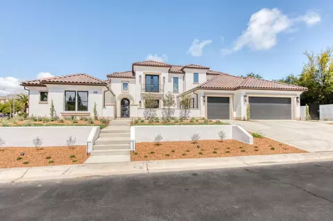 7536 N Highgrove Ln, Fresno, CA 93711