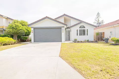 5807 W Tenaya Ave, Fresno, CA 93722