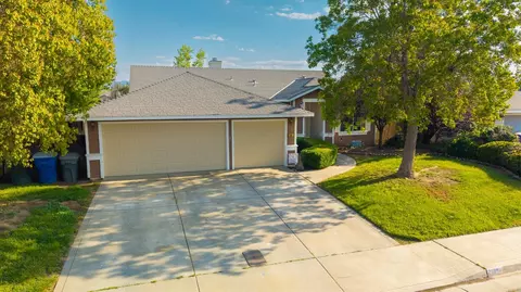 218 Casa Buena Ln, Coalinga, CA 93210