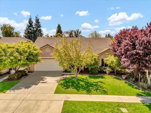 721 W James Ct, Visalia, CA 93277