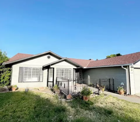 1205 Majestic Ct, Madera, CA 93637