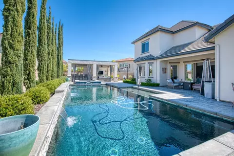11870 N Ridgeway Dr, Fresno, CA 93730