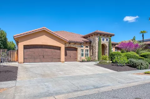 2136 E Olympic Ave, Fresno, CA 93730
