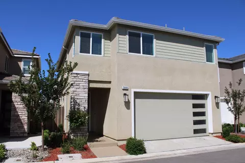 2060 N Walker Ln, Clovis, CA 93619 photo 1