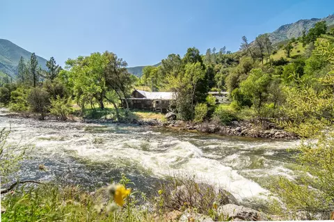 10049 Incline Rd, El Portal, CA 95318