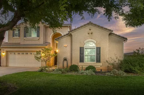 Exterior - 1051 N Coventry Ave, Clovis, CA 93611 photo 2 of 8
