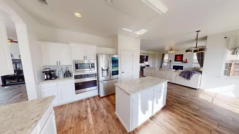 Kitchen - 1051 N Coventry Ave, Clovis, CA 93611 photo 3 of 5