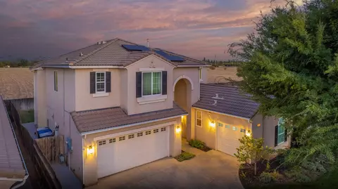 1051 N Coventry Ave, Clovis, CA 93611