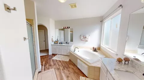 Bath - 1051 N Coventry Ave, Clovis, CA 93611 photo 4 of 7