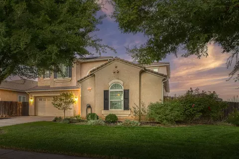Exterior - 1051 N Coventry Ave, Clovis, CA 93611 photo 3 of 8