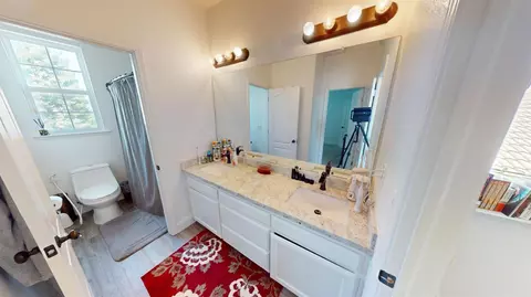 Bath - 1051 N Coventry Ave, Clovis, CA 93611 photo 6 of 7