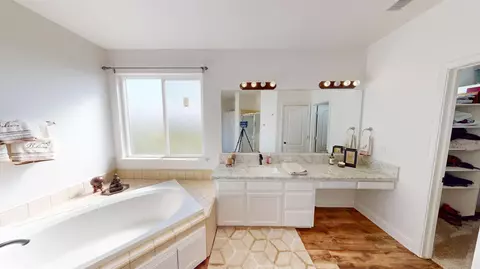Bath - 1051 N Coventry Ave, Clovis, CA 93611 photo 3 of 7