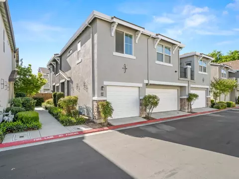 368 N Raphael Ln, Clovis, CA 93611