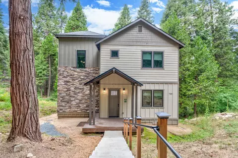 7190 Yosemite Park Way, Wawona, CA 95389