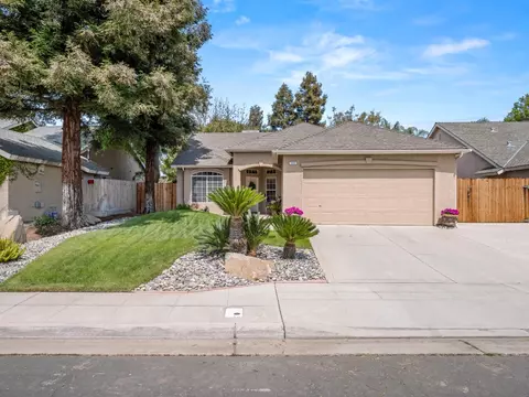 361 W Chennault Ave, Clovis, CA 93611