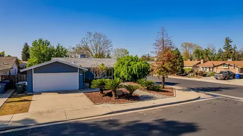 1114 Burlingame Ave, Clovis, CA 93612