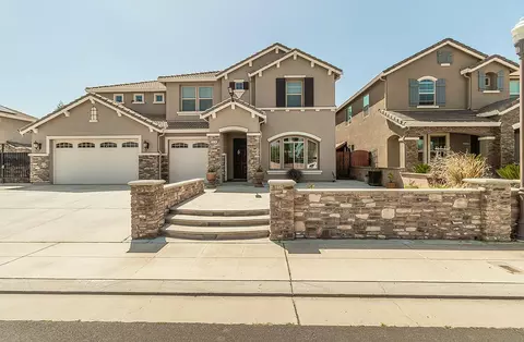 3374 Swift, Clovis, CA 93619